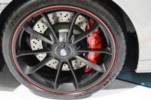 înlocuite discurile si plăcutele de frâna